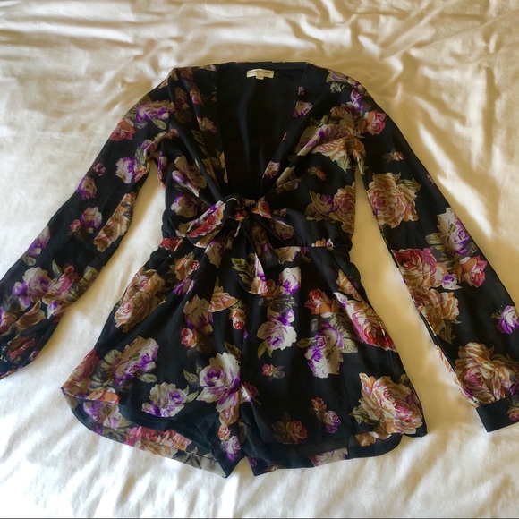 New! 🌸 Floral Romper 🌸 - Picture 3 of 5